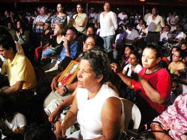 Mucha devocion catolica cristiana en Plazas de Granada
